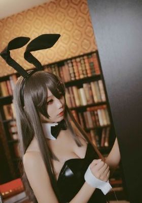 女生游泳时内衣掉了_电影无删减版
